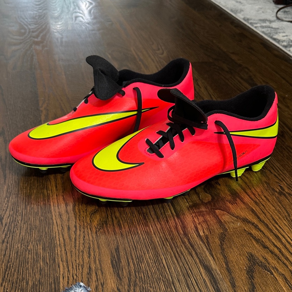Nike Mens size 12-Hypervenom soccer cleats EUC